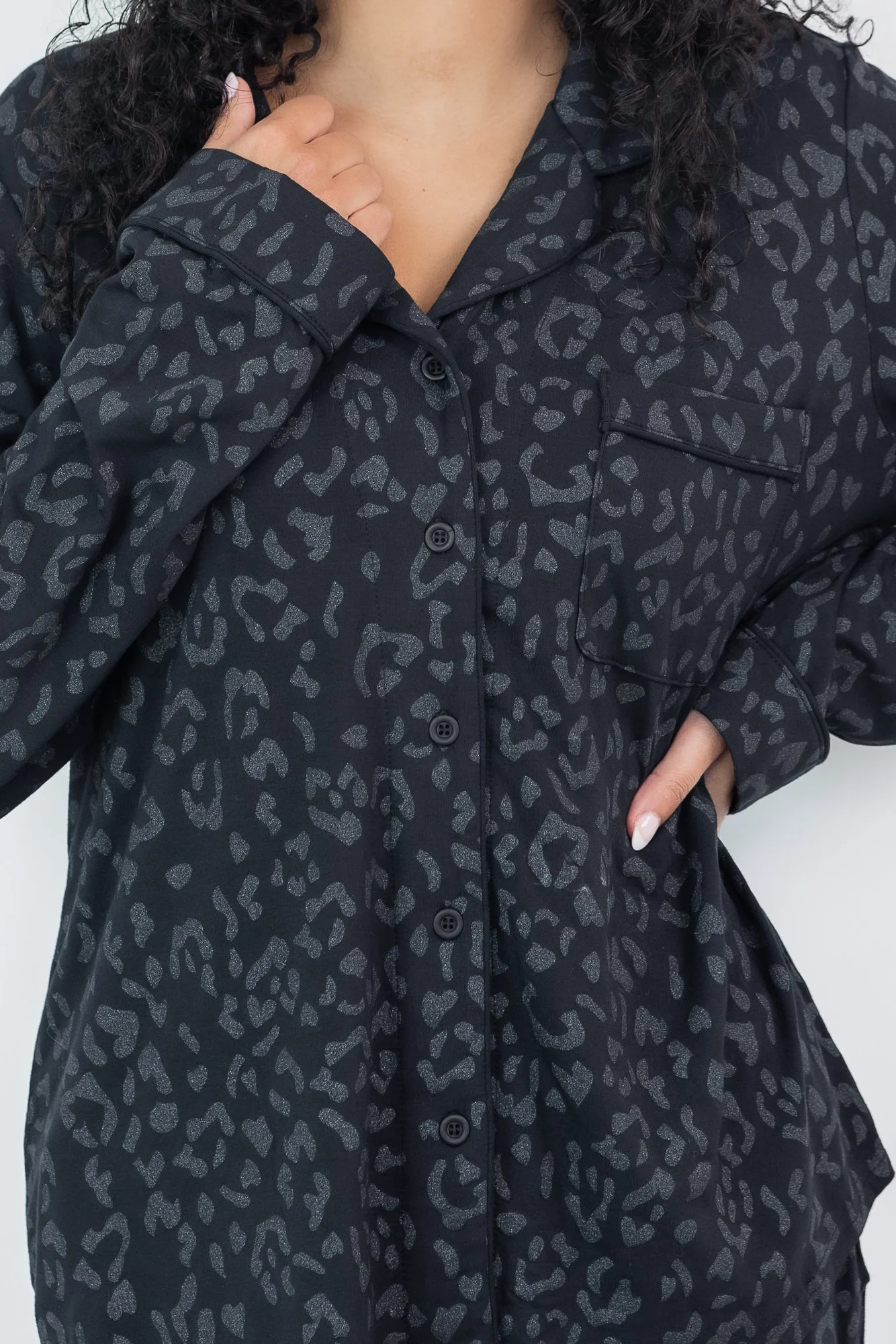 Long-Sleeved Women's Pajama Set in Midnight Leopard - Image 3
